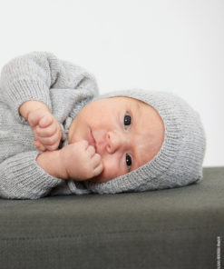 Strickset Mütze Mit Kordel Aus Cool Wool Baby Von Lana Grossa 5 Strickset Mütze Mit Kordel Aus Cool Wool Baby Von Lana Grossa – Bild 3