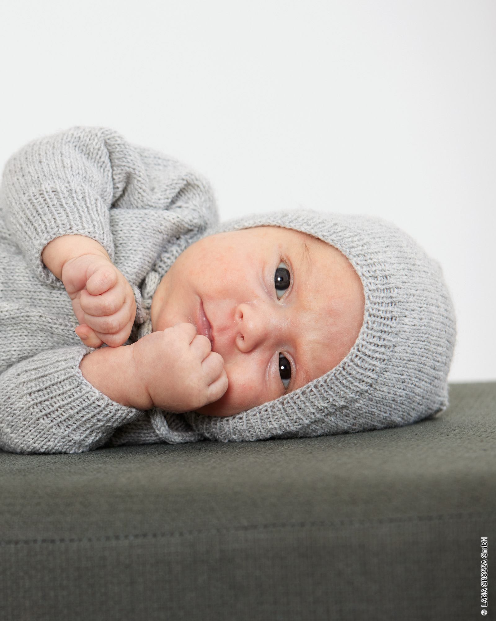 Strickset Mütze Mit Kordel Aus Cool Wool Baby Von Lana Grossa 3 Strickset Mütze Mit Kordel Aus Cool Wool Baby Von Lana Grossa – Bild 3
