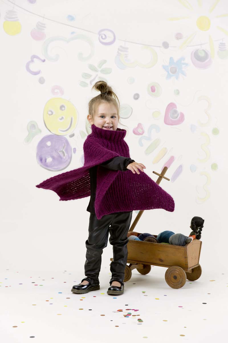 Strickset Poncho Aus Malou Light Von Lang Yarns 2 Strickset Poncho Aus Malou Light Von Lang Yarns – Bild 2