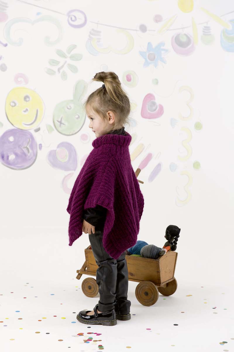 Strickset Poncho Aus Malou Light Von Lang Yarns 5 Strickset Poncho Aus Malou Light Von Lang Yarns – Bild 5