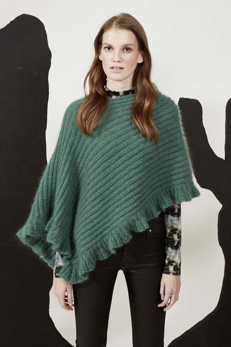 Strickset Cape Aus Mohair Luxe Von Lang Yarns 2 Strickset Cape Aus Mohair Luxe Von Lang Yarns – Bild 2