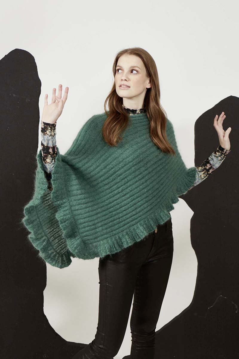 Strickset Cape Aus Mohair Luxe Von Lang Yarns 3 Strickset Cape Aus Mohair Luxe Von Lang Yarns – Bild 3
