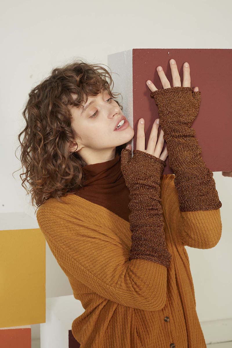 Strickset Lange Stulpen Aus Lamé Von Lang Yarns 2 Strickset Lange Stulpen Aus Lamé Von Lang Yarns – Bild 2