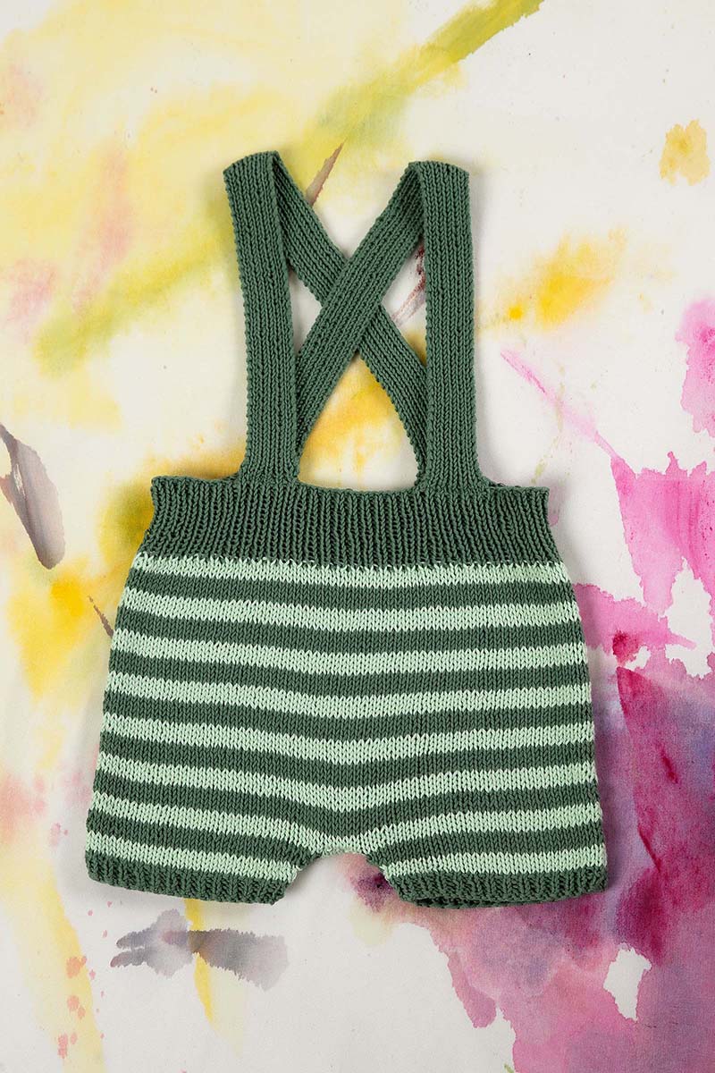 Strickset Kurze Trägerhose Aus Baby Cotton Von Lang Yarns 1 Strickset Kurze Trägerhose Aus Baby Cotton Von Lang Yarns