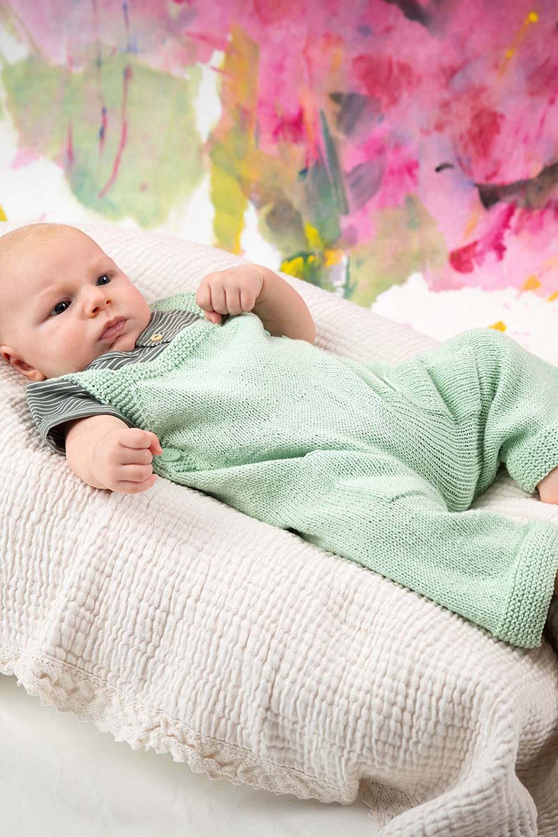 Strickset Latzhose Aus Baby Cotton Von Lang Yarns 2 Strickset Latzhose Aus Baby Cotton Von Lang Yarns – Bild 2