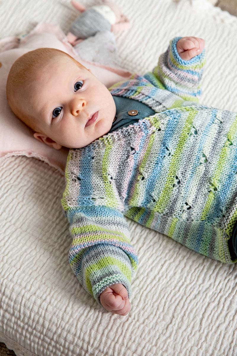 Strickset Wickeljacke Aus Merino 200 Bebe Color Von Lang Yarns 2 Strickset Wickeljacke Aus Merino 200 Bebe Color Von Lang Yarns – Bild 2
