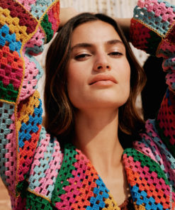 Strickset Cardigan Aus Bunten Quadratischen Motiven Aus Elastico Von Lana Grossa 7 Strickset Cardigan Aus Bunten Quadratischen Motiven Aus Elastico Von Lana Grossa – Bild 4