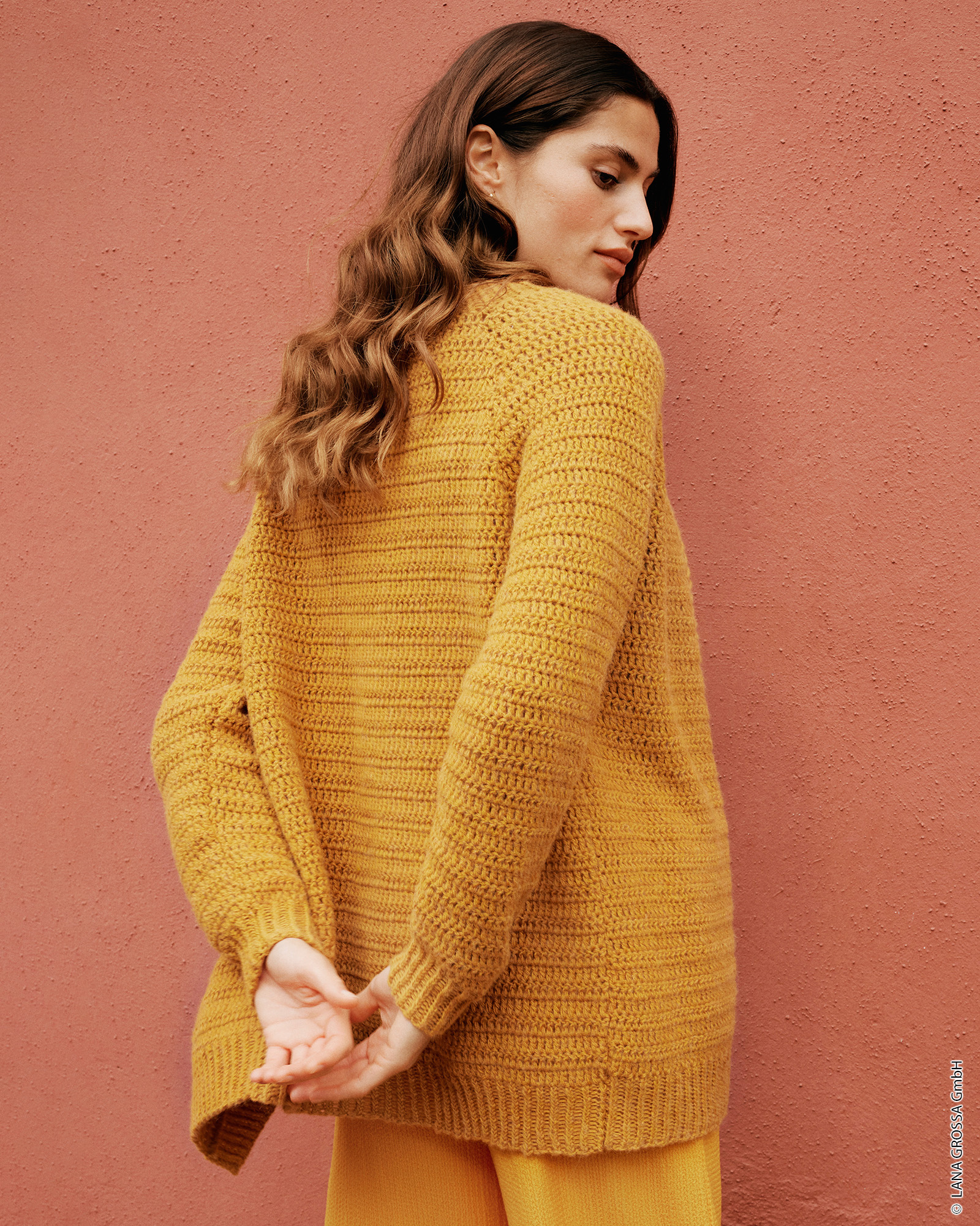Strickset Raglan-Cardigan In Stäbchen Aus Ecopuno Von Lana Grossa 2 Strickset Raglan-Cardigan In Stäbchen Aus Ecopuno Von Lana Grossa – Bild 2