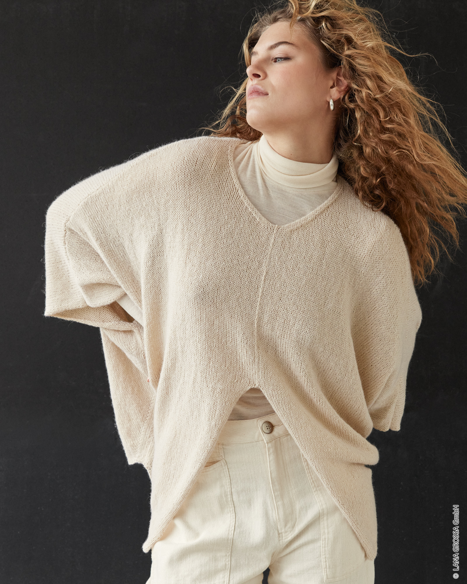 Strickset Pullover Mit V-Ausschnitt Aus Ecopuno Von Lana Grossa 2 Strickset Pullover Mit V-Ausschnitt Aus Ecopuno Von Lana Grossa – Bild 2