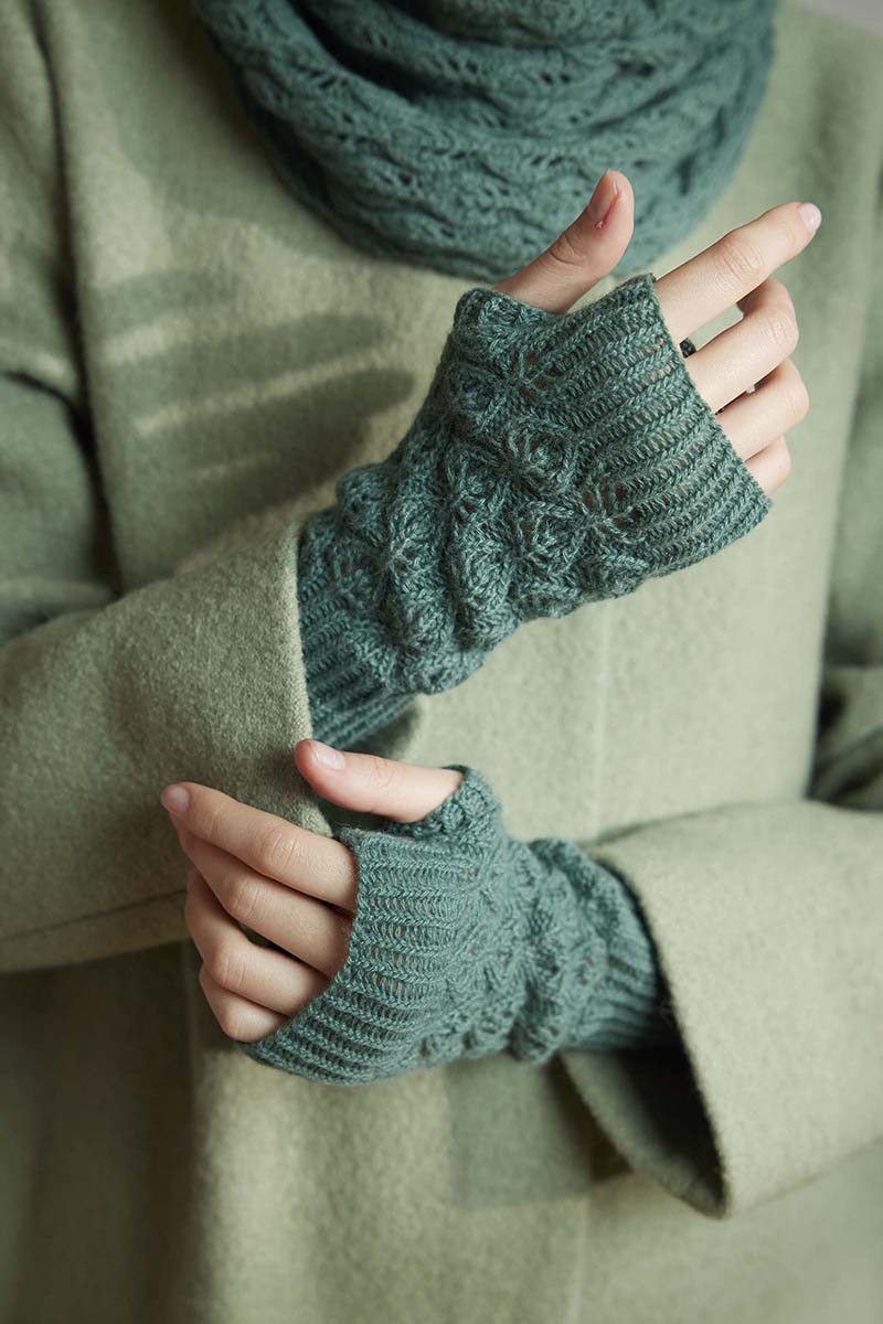 Strickset Fingerlose Handschuhe Aus Cashmere Lace Von Lang Yarns 3 Strickset Fingerlose Handschuhe Aus Cashmere Lace Von Lang Yarns – Bild 3