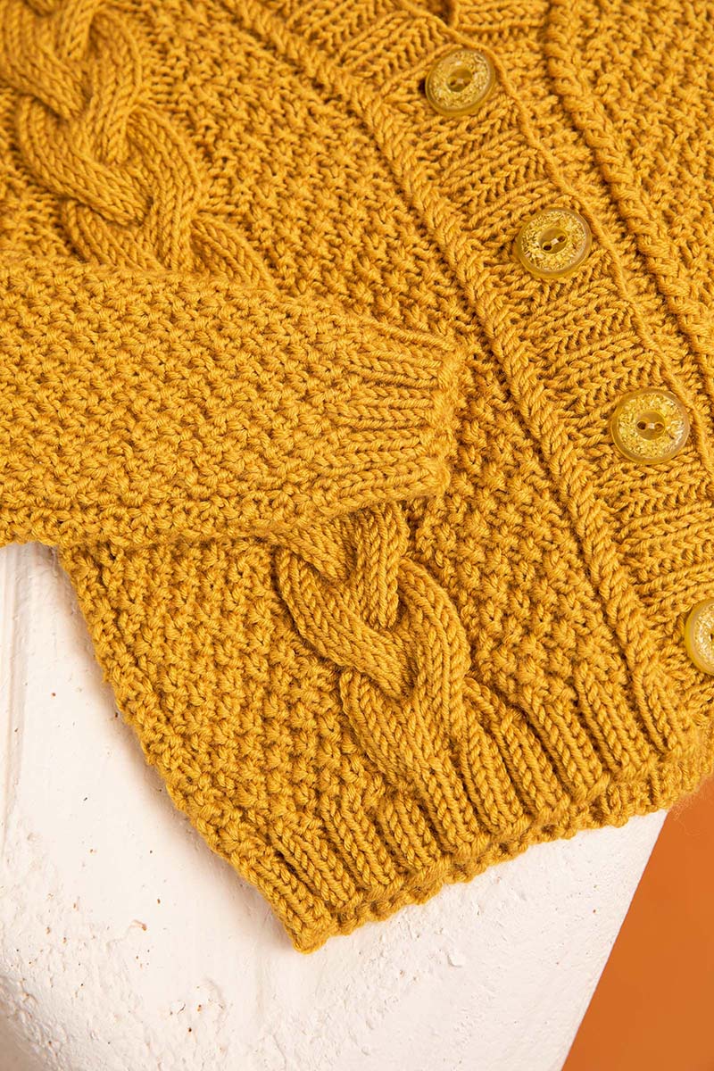 Strickset Cardigan Mit Zöpfen Aus Poseidon Von Lang Yarns 2 Strickset Cardigan Mit Zöpfen Aus Poseidon Von Lang Yarns – Bild 2