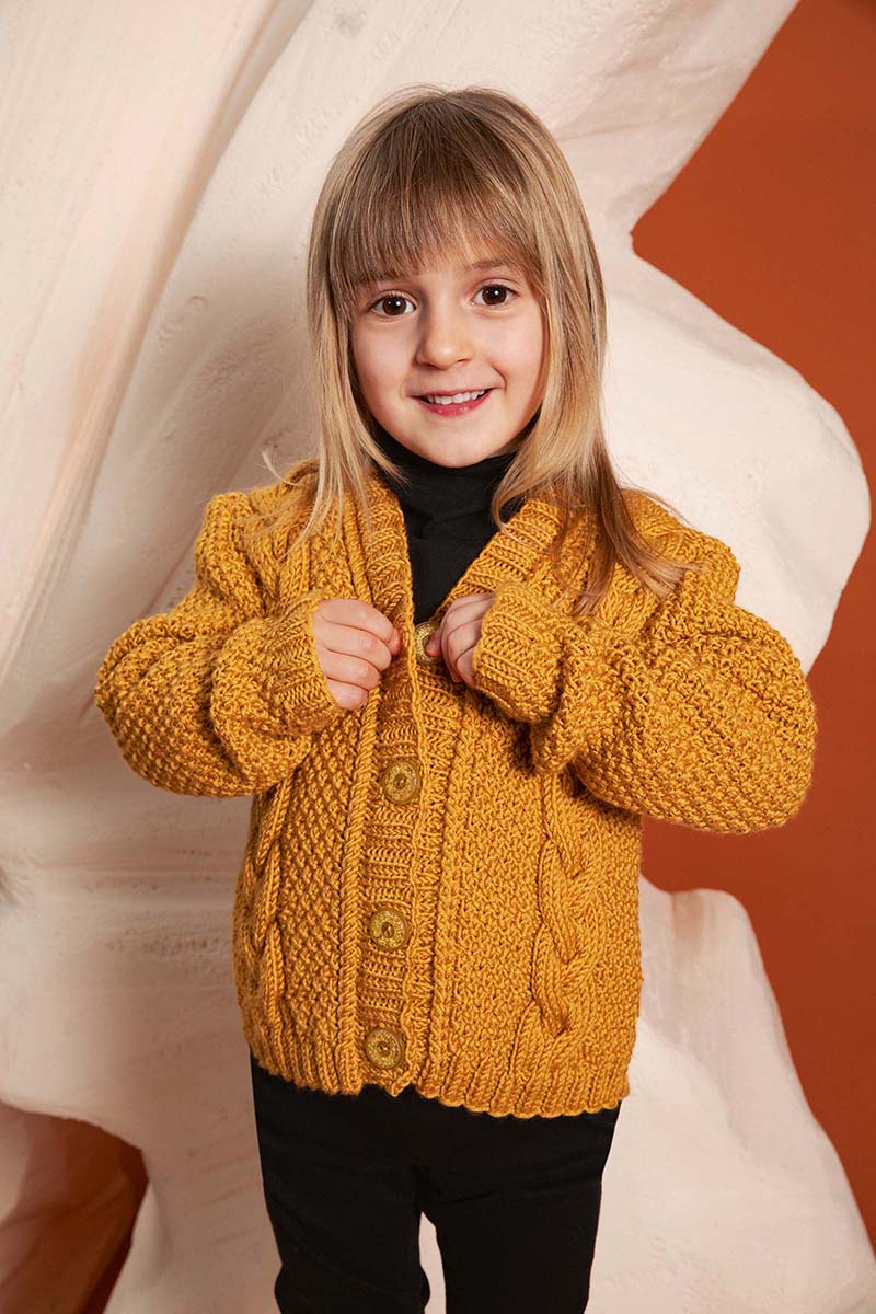 Strickset Cardigan Mit Zöpfen Aus Poseidon Von Lang Yarns 3 Strickset Cardigan Mit Zöpfen Aus Poseidon Von Lang Yarns – Bild 3