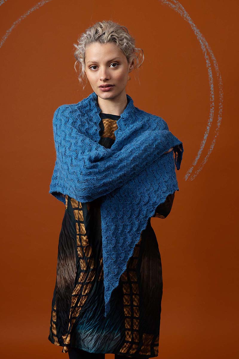 Strickset Dreiecktuch Aus Alpaca Soxx 4-Fach Von Lang Yarns 2 Strickset Dreiecktuch Aus Alpaca Soxx 4-Fach Von Lang Yarns – Bild 2