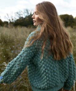 Strickset Pullover Mit Xl-Noppen Aus Airy Von Lana Grossa 5 Strickset Pullover Mit Xl-Noppen Aus Airy Von Lana Grossa – Bild 3