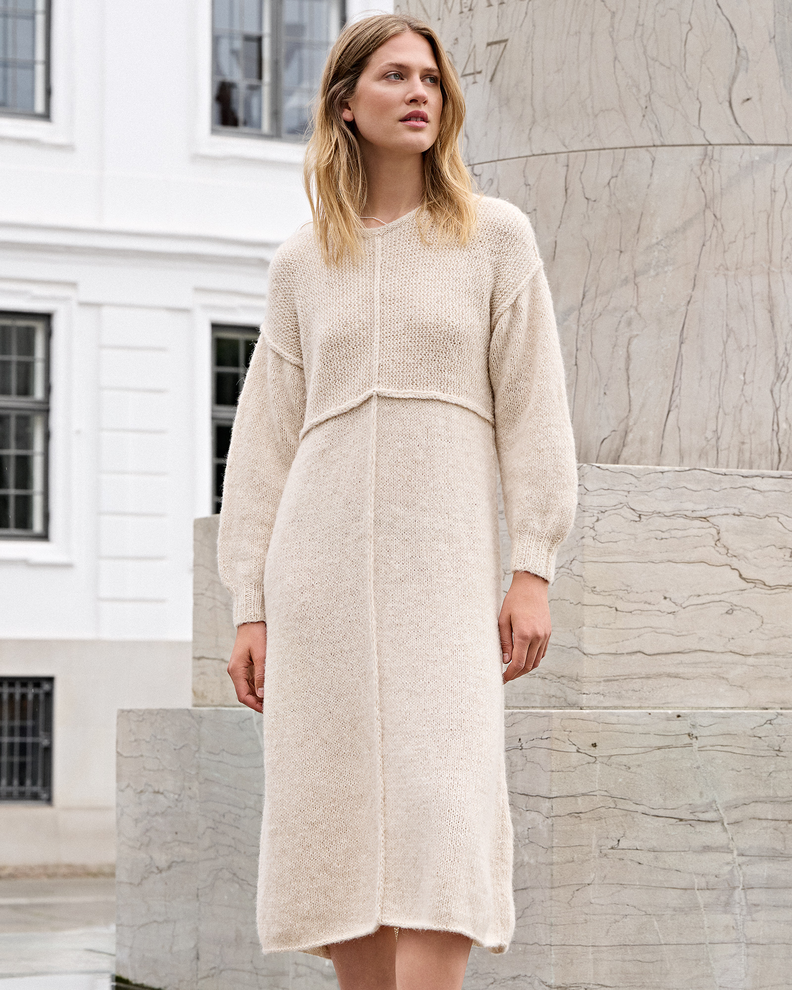 Strickset Kleid Mit Betonten Nähten Aus Natural Alpaca Pelo Von Lana Grossa 1 Strickset Kleid Mit Betonten Nähten Aus Natural Alpaca Pelo Von Lana Grossa