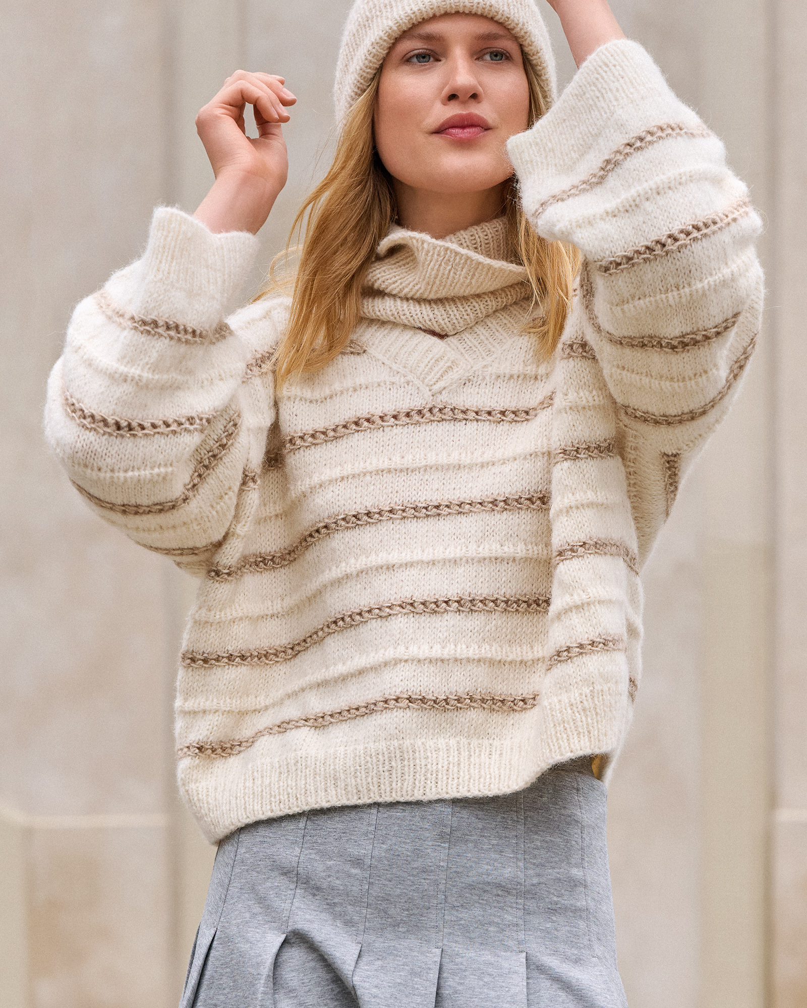 Strickset V-Ausschnittpullover Aus Natural Alpaca Pelo Von Lana Grossa 1 Strickset V-Ausschnittpullover Aus Natural Alpaca Pelo Von Lana Grossa
