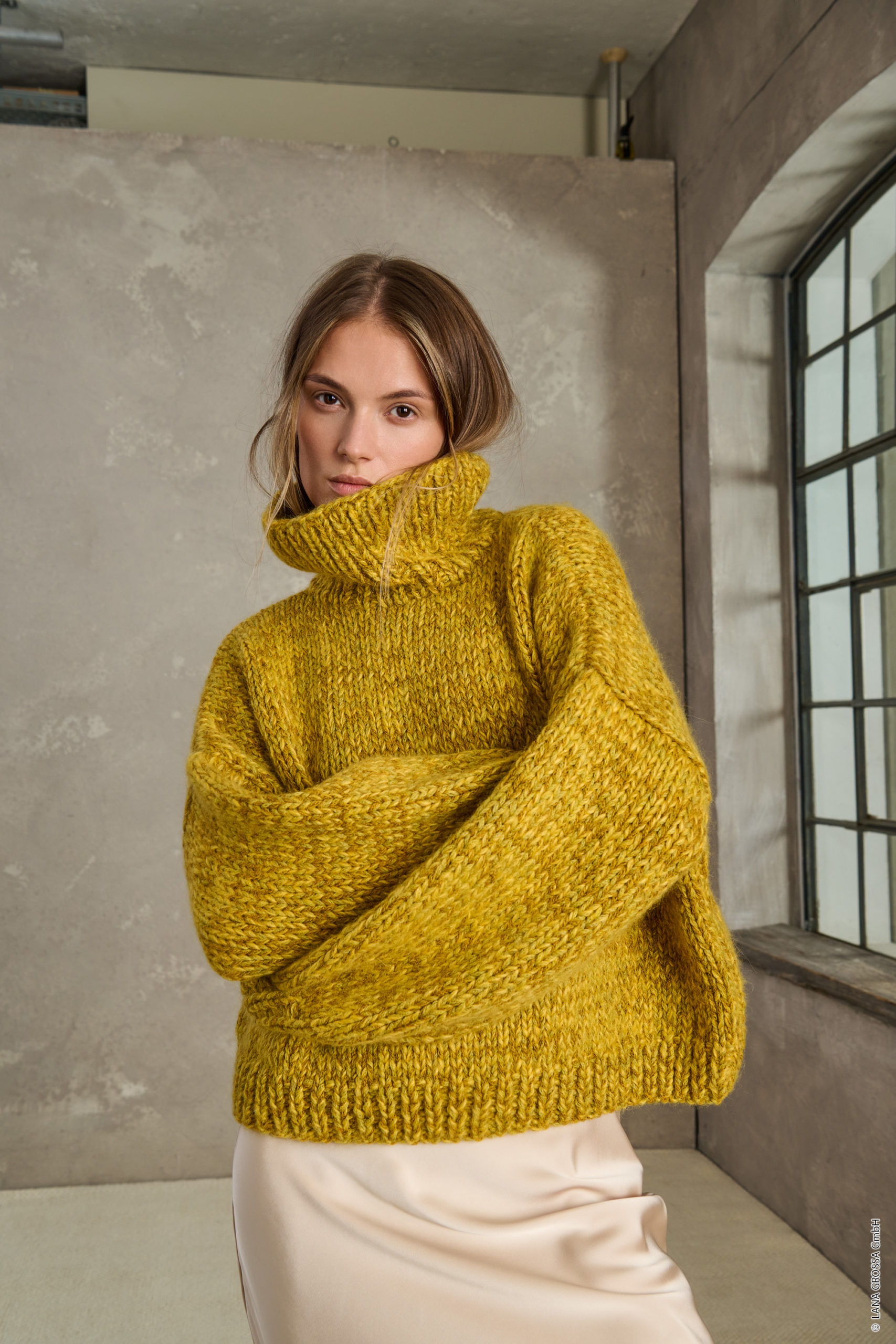Strickset Pullover Mit Kelchkragen Aus Cool Merino, Superkid Seta Und Alta Moda Alpaca Von Lana Grossa 2 Strickset Pullover Mit Kelchkragen Aus Cool Merino, Superkid Seta Und Alta Moda Alpaca Von Lana Grossa – Bild 2
