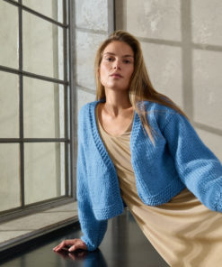 Strickset Kurze Jacke Aus Per Lei Gots Von Lana Grossa 3 Strickset Kurze Jacke Aus Per Lei Gots Von Lana Grossa – Bild 2