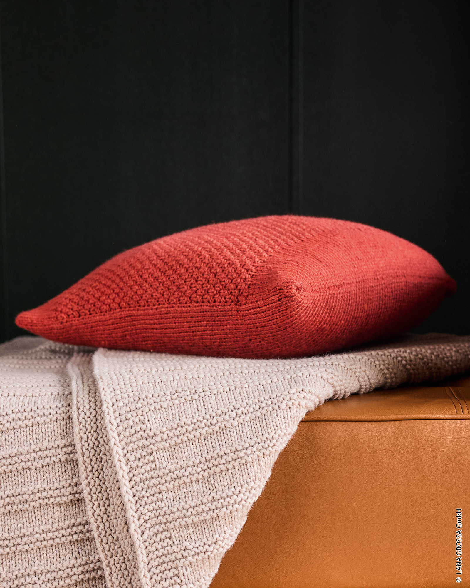 Strickset Kissenhülle Glatt Rechts Mit Perlmuster Aus Alta Moda Cashmere 16 Von Lana Grossa 1 Strickset Kissenhülle Glatt Rechts Mit Perlmuster Aus Alta Moda Cashmere 16 Von Lana Grossa