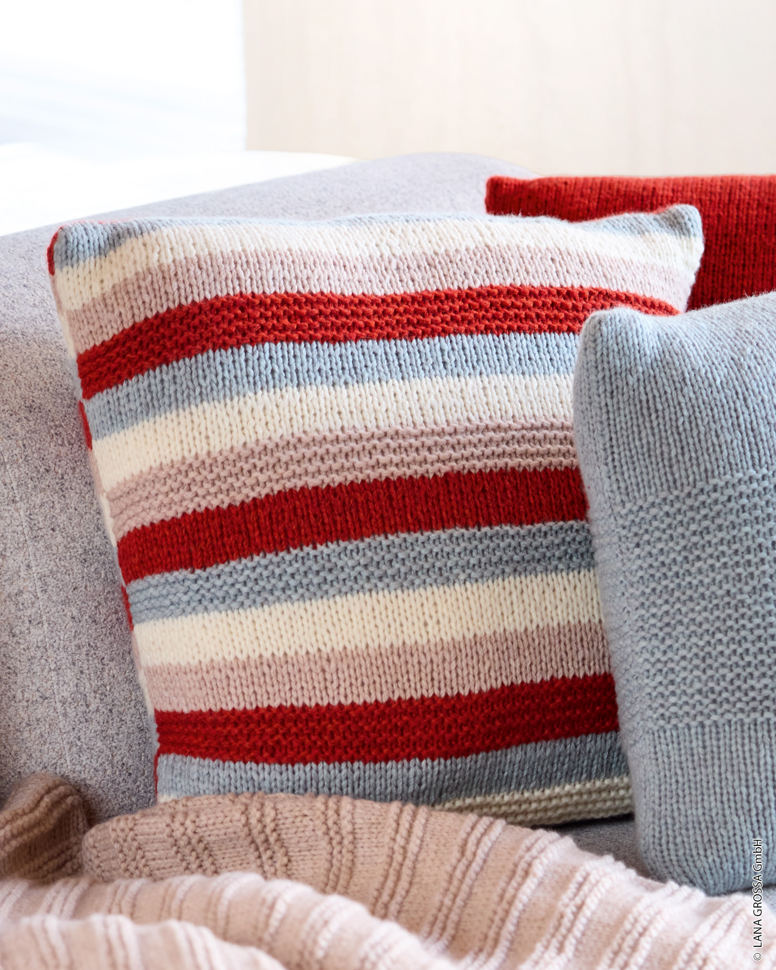 Strickset Gestreifte Kissenhülle Glatt Rechts Mit Kraus Rechts Aus Alta Moda Cashmere 16 Von Lana Grossa 1 Strickset Gestreifte Kissenhülle Glatt Rechts Mit Kraus Rechts Aus Alta Moda Cashmere 16 Von Lana Grossa