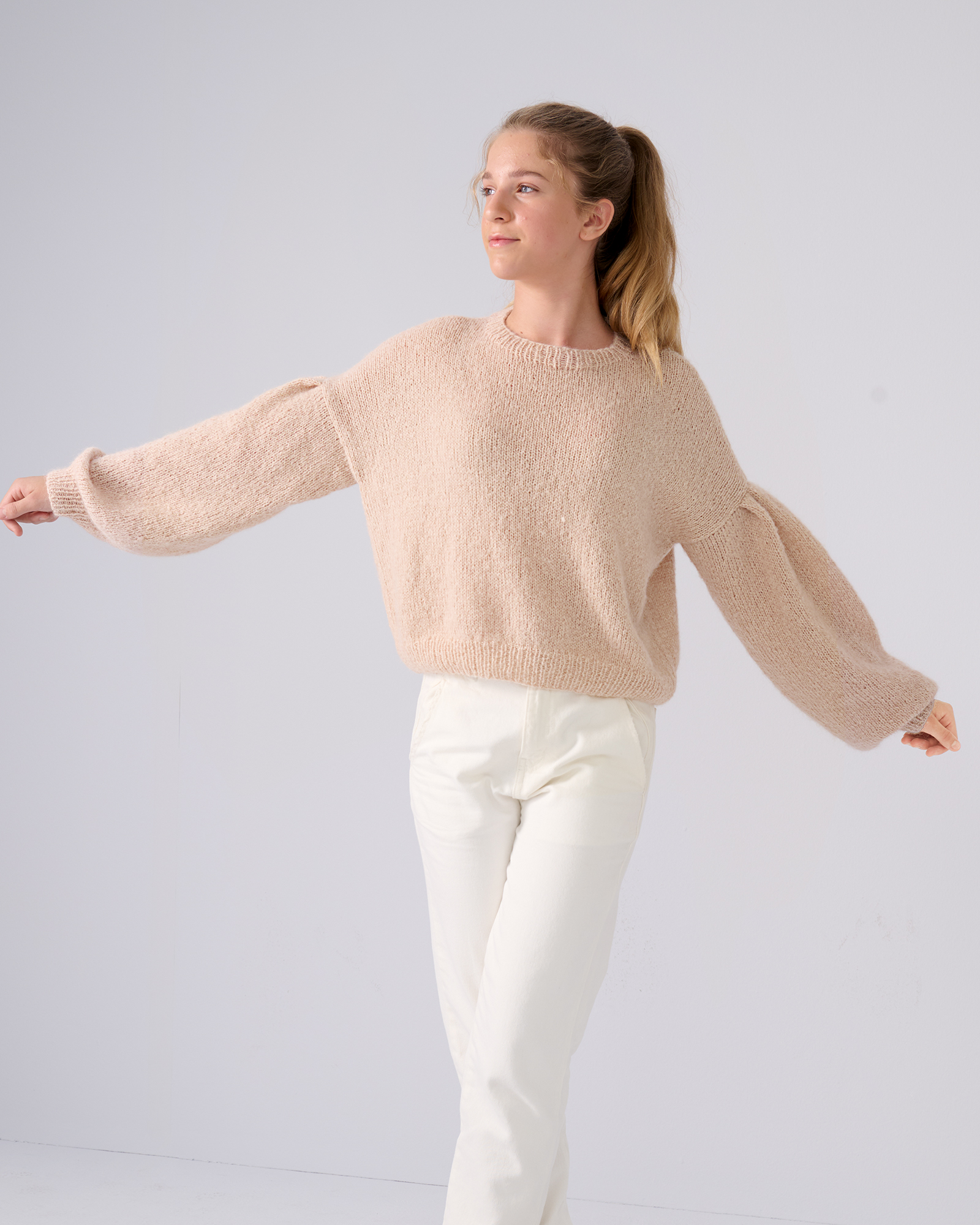 Strickset Pullover Mit Puffärmeln Aus Soffio Und Setasuri Von Lana Grossa 3 Strickset Pullover Mit Puffärmeln Aus Soffio Und Setasuri Von Lana Grossa – Bild 3
