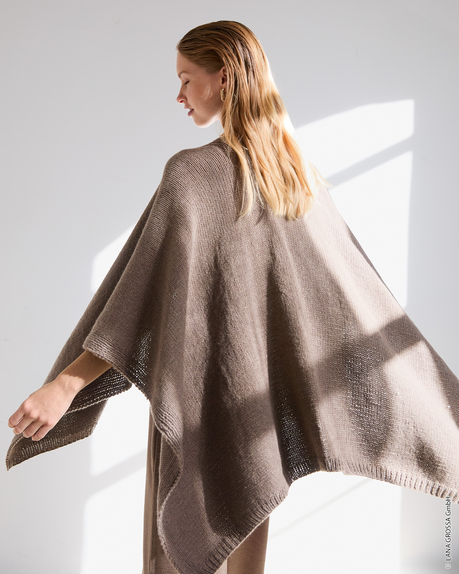 Strickset Poncho Glatt Rechts Aus Cashmere Kiss Von Lana Grossa 1 Strickset Poncho Glatt Rechts Aus Cashmere Kiss Von Lana Grossa