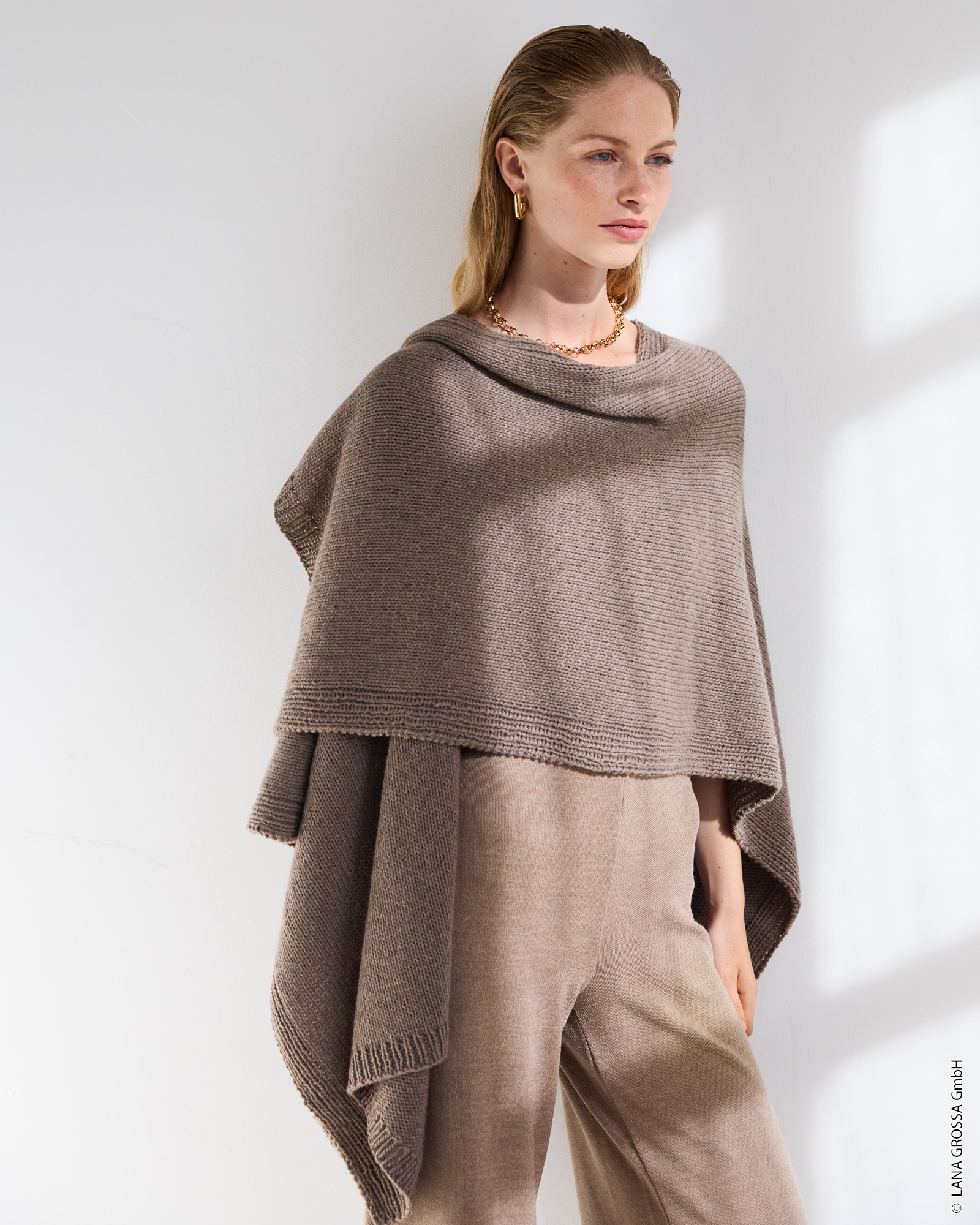 Strickset Poncho Glatt Rechts Aus Cashmere Kiss Von Lana Grossa 2 Strickset Poncho Glatt Rechts Aus Cashmere Kiss Von Lana Grossa – Bild 2