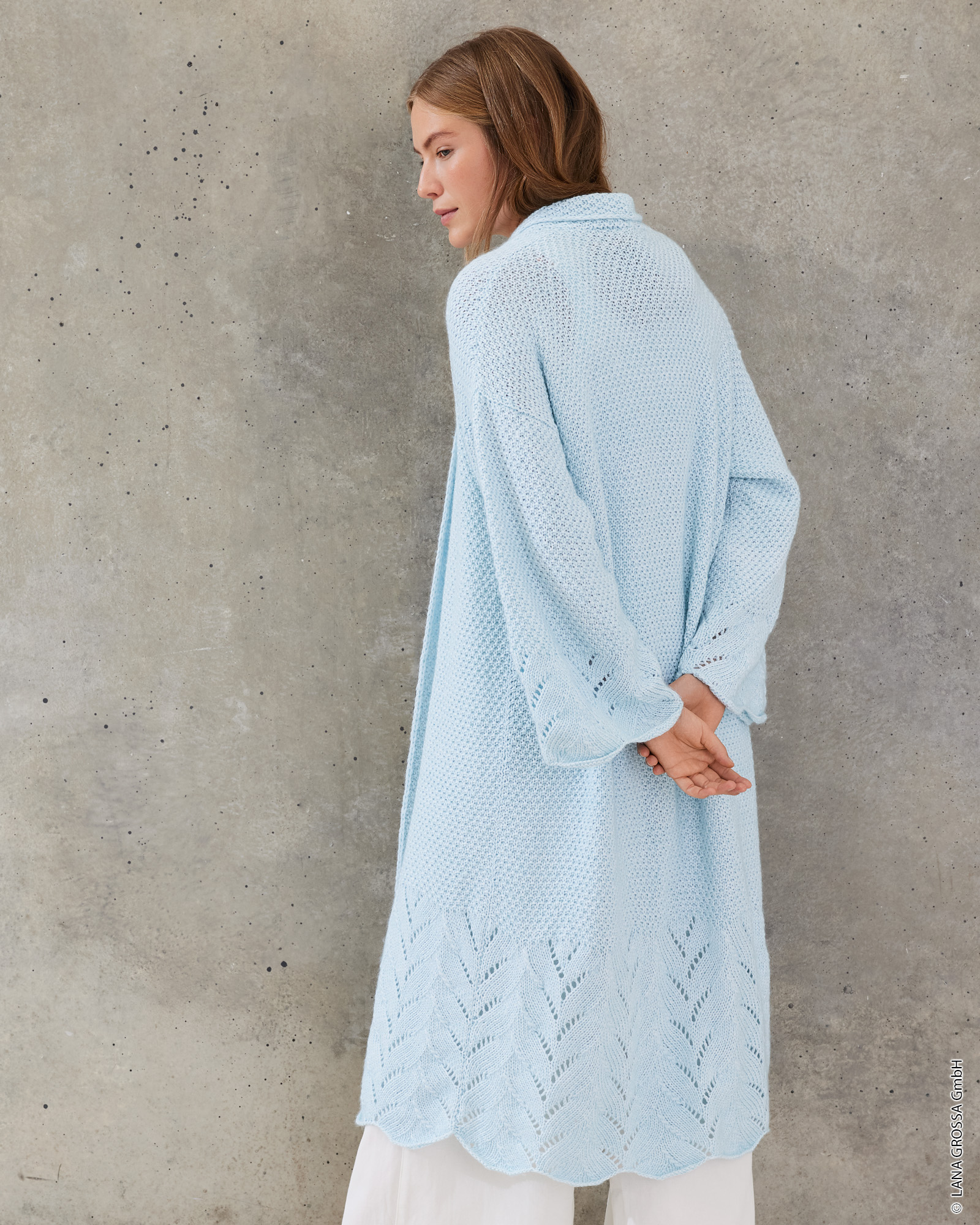Strickset Mantel Mit Lochmuster Aus Summer Softness Von Lana Grossa 3 Strickset Mantel Mit Lochmuster Aus Summer Softness Von Lana Grossa – Bild 3