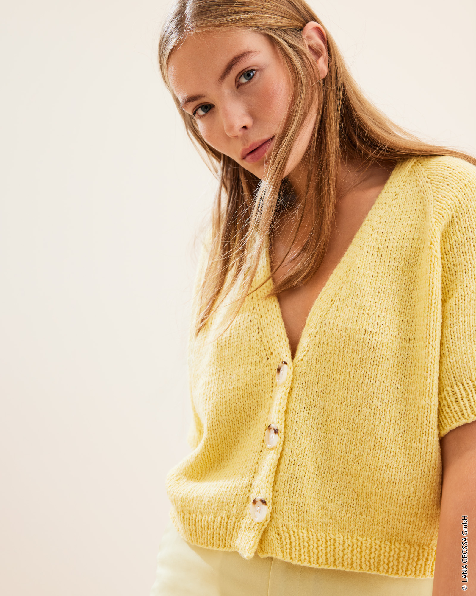 Strickset Raglanjacke Mit Hebemuster Aus Summer Softness Von Lana Grossa 3 Strickset Raglanjacke Mit Hebemuster Aus Summer Softness Von Lana Grossa – Bild 3