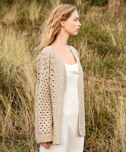 Strickset Jacke Im Versetzten Bogenlochmuster Aus Bottoni Von Lana Grossa 5 Strickset Jacke Im Versetzten Bogenlochmuster Aus Bottoni Von Lana Grossa – Bild 3