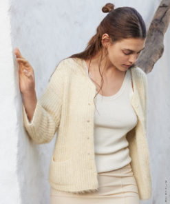 Strickset Jacke Mit Aufgesetzten Taschen Aus Finito Von Lana Grossa 5 Strickset Jacke Mit Aufgesetzten Taschen Aus Finito Von Lana Grossa – Bild 3