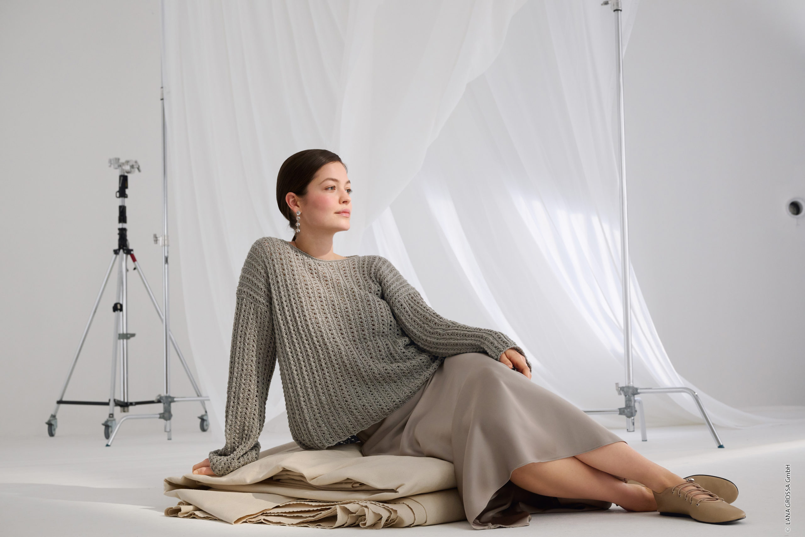 Strickset Pullover Mit Lochmuster Aus Summer Cashmere Von Lana Grossa 1 Strickset Pullover Mit Lochmuster Aus Summer Cashmere Von Lana Grossa