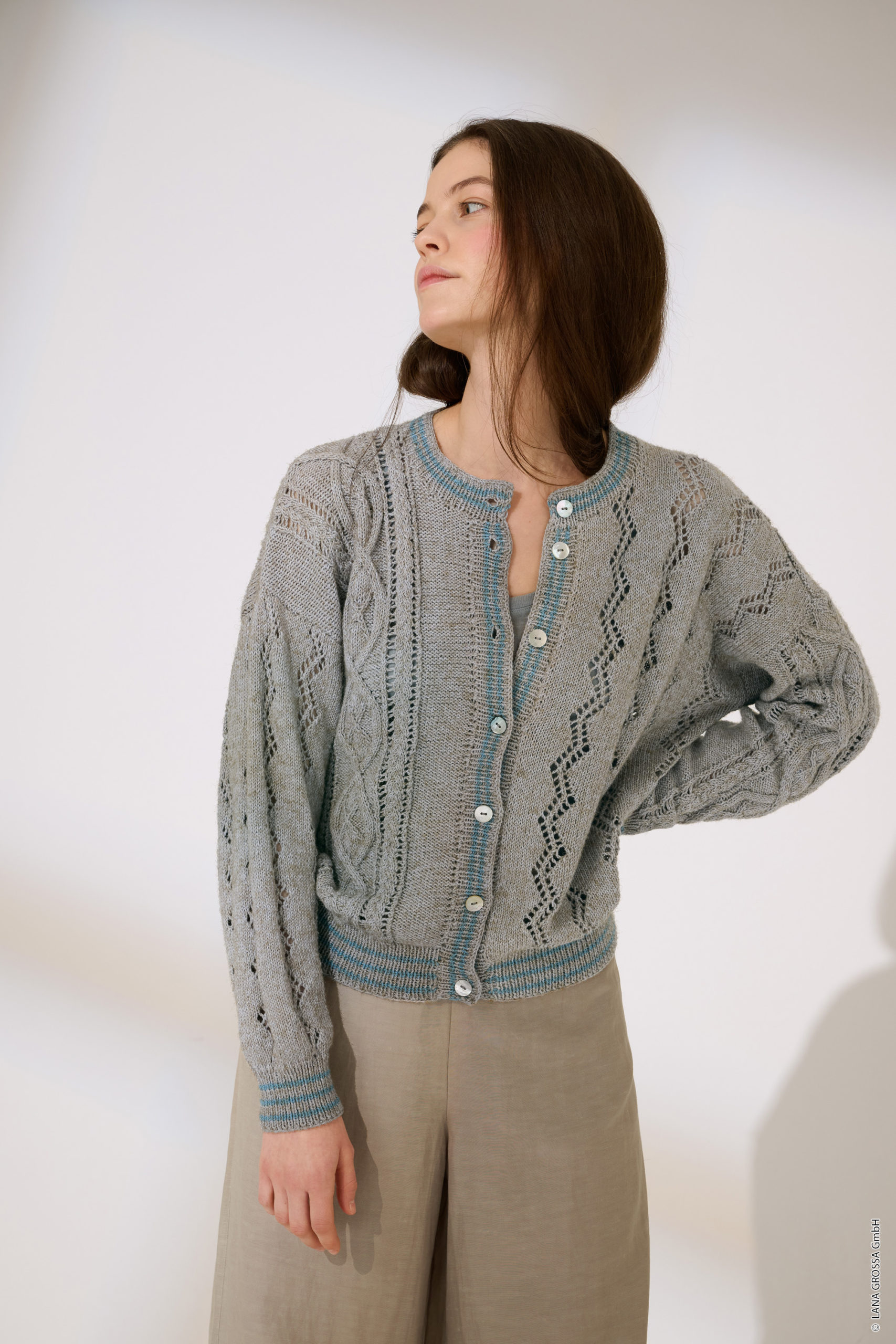 Strickset Kurzer Cardigan Aus Diversa Von Lana Grossa 1 Strickset Kurzer Cardigan Aus Diversa Von Lana Grossa