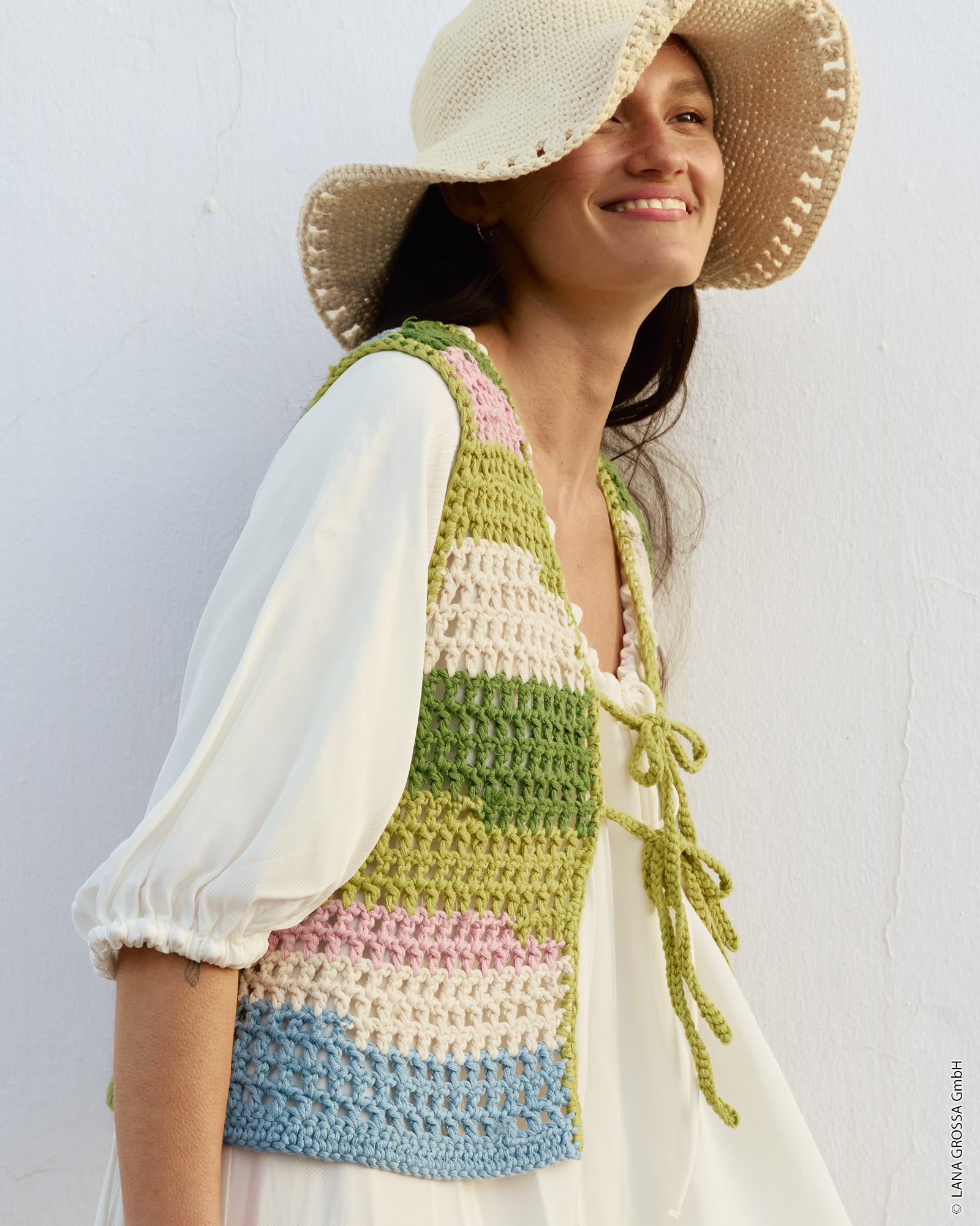 Strickset Weste In Filethäkelei Aus Natural Cotton Gots Von Lana Grossa 3 Strickset Weste In Filethäkelei Aus Natural Cotton Gots Von Lana Grossa – Bild 3