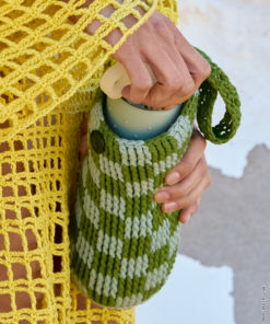 Strickset Flaschentasche Im Karomuster In Reliefstäbchen Aus Promessa Von Lana Grossa 5 Strickset Flaschentasche Im Karomuster In Reliefstäbchen Aus Promessa Von Lana Grossa – Bild 3