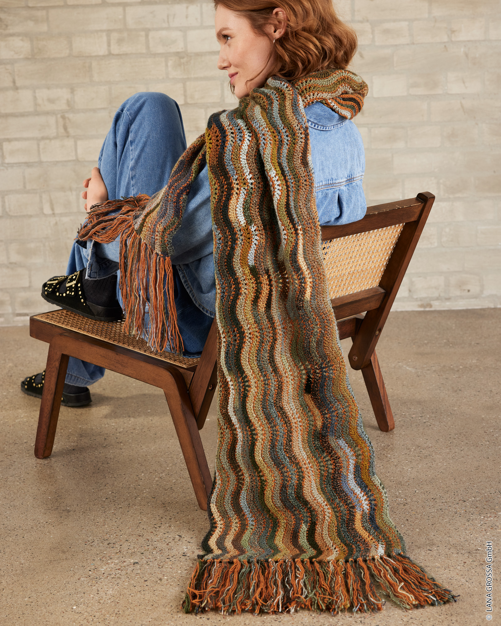 Strickset Häkelschal Mit Wellenmuster Aus Colorissimo, Ecopuno Und Brillino Von Lana Grossa 1 Strickset Häkelschal Mit Wellenmuster Aus Colorissimo, Ecopuno Und Brillino Von Lana Grossa