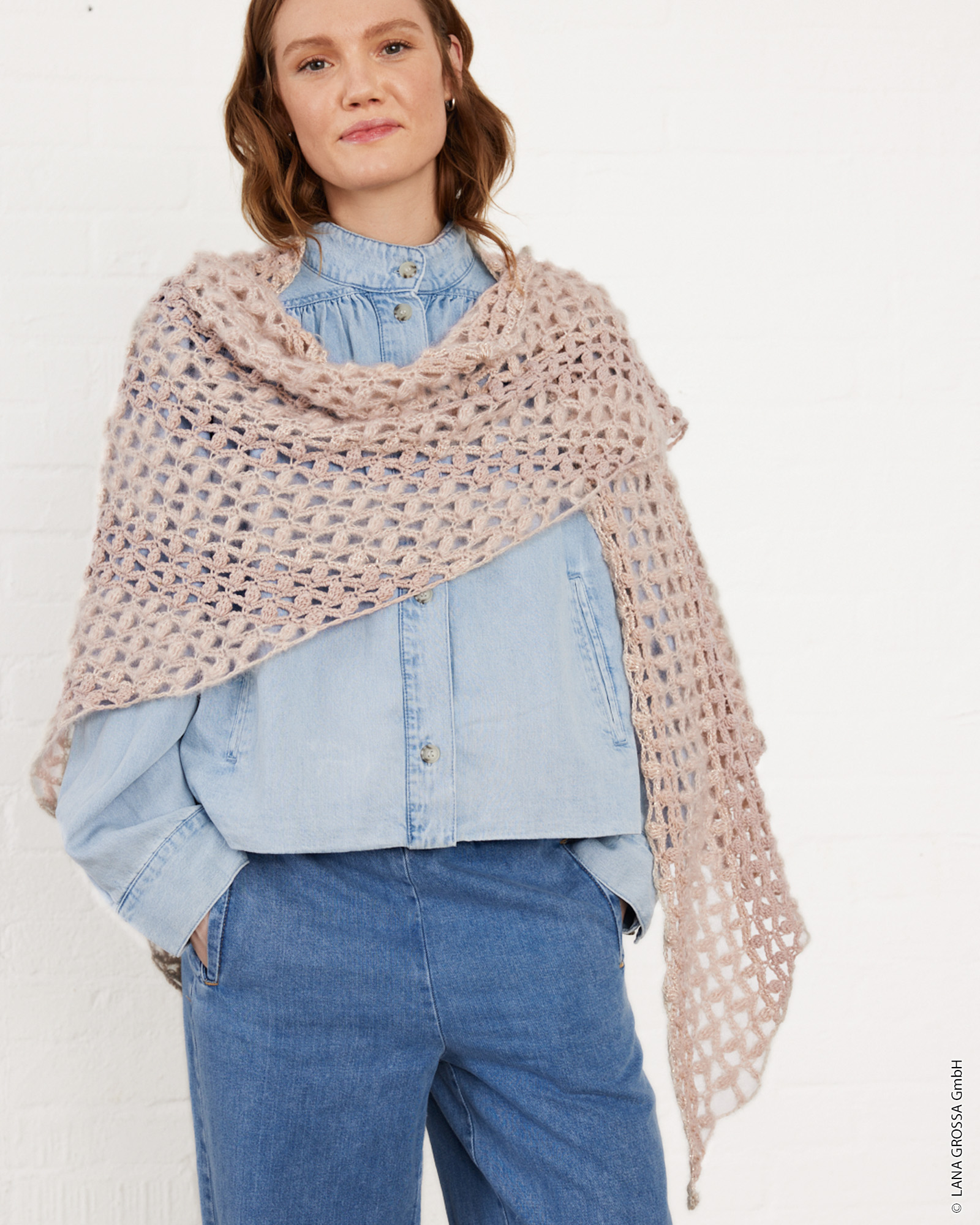 Strickset Häkeltuch Mit Noppen Aus Ecopuno, Silkhair Und Brillino Von Lana Grossa 3 Strickset Häkeltuch Mit Noppen Aus Ecopuno, Silkhair Und Brillino Von Lana Grossa – Bild 3