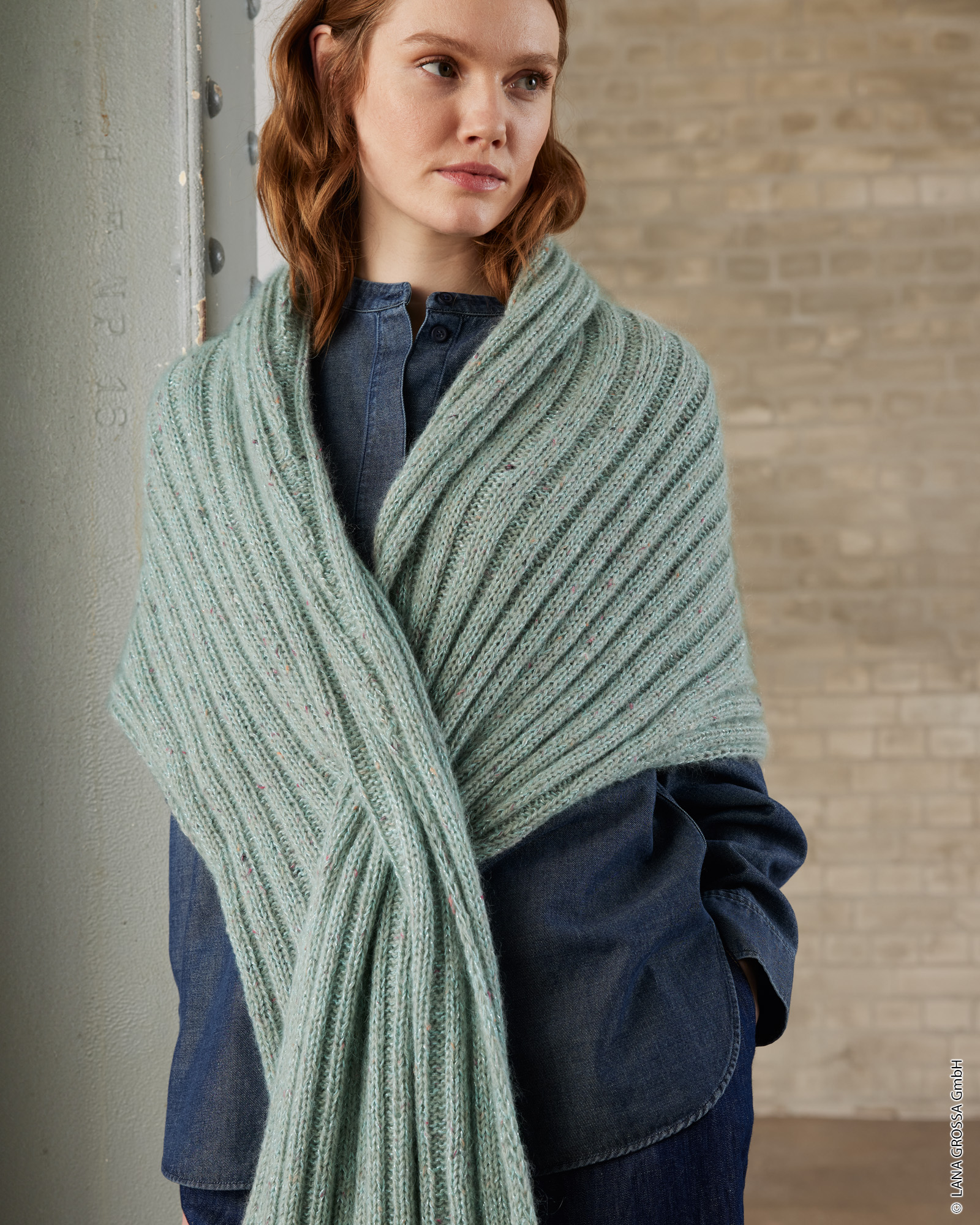 Strickset Rippenmuster-Tuch Aus Ecopuno, Brillino Und Natural Superkid Tweed Von Lana Grossa 1 Strickset Rippenmuster-Tuch Aus Ecopuno, Brillino Und Natural Superkid Tweed Von Lana Grossa