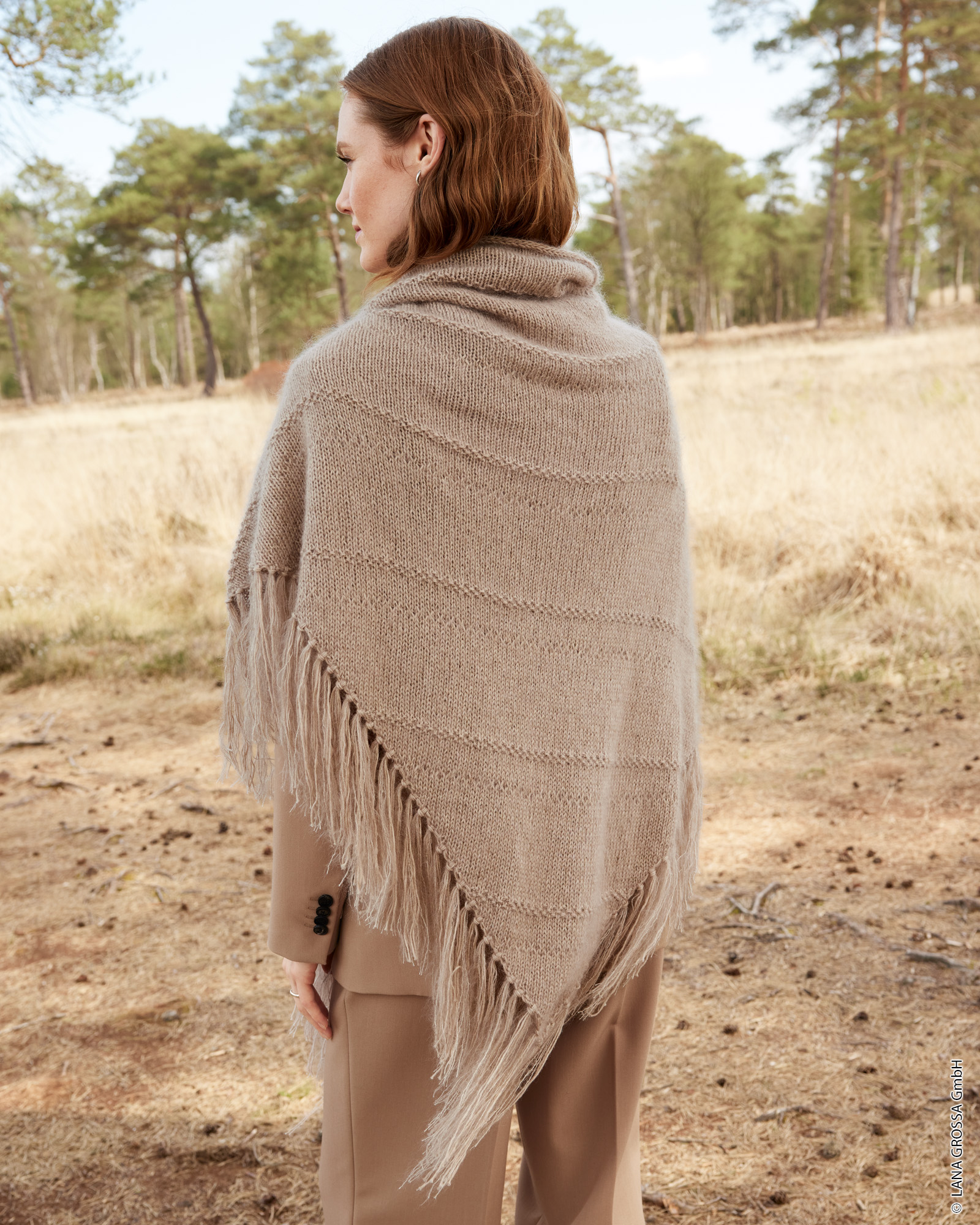 Strickset Dreieckstuch Mit Fransen Aus Ecopuno Und Silkhair Von Lana Grossa 1 Strickset Dreieckstuch Mit Fransen Aus Ecopuno Und Silkhair Von Lana Grossa