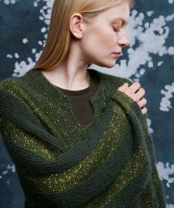 Strickset Poncho Aus Mohair 21 Und Paillettes Von Lang Yarns 3 Strickset Poncho Aus Mohair 21 Und Paillettes Von Lang Yarns – Bild 2