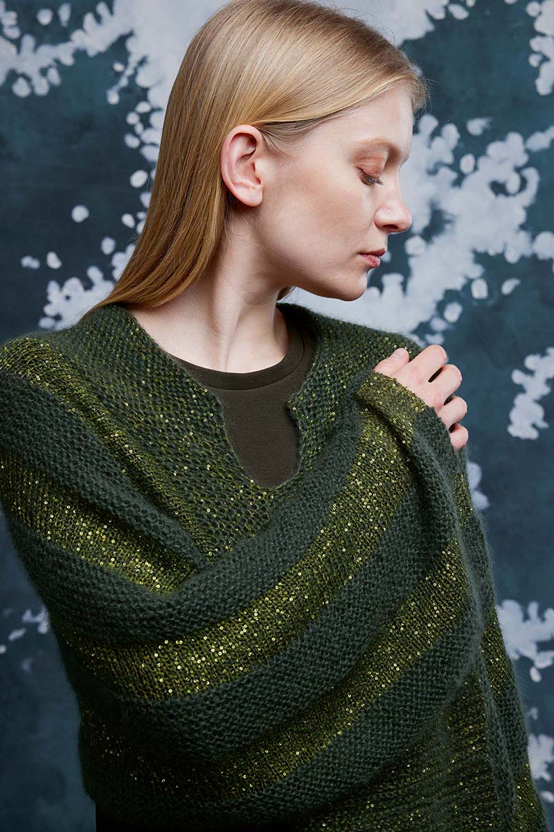 Strickset Poncho Aus Mohair 21 Und Paillettes Von Lang Yarns 2 Strickset Poncho Aus Mohair 21 Und Paillettes Von Lang Yarns – Bild 2