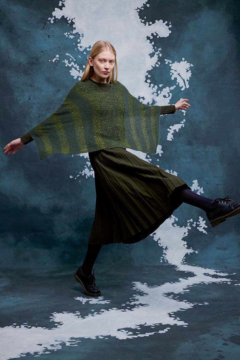 Strickset Poncho Aus Mohair 21 Und Paillettes Von Lang Yarns 1 Strickset Poncho Aus Mohair 21 Und Paillettes Von Lang Yarns