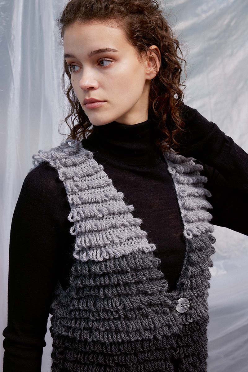 Strickset Gehäkelte Weste Aus Carpe Diem Von Lang Yarns 2 Strickset Gehäkelte Weste Aus Carpe Diem Von Lang Yarns – Bild 2