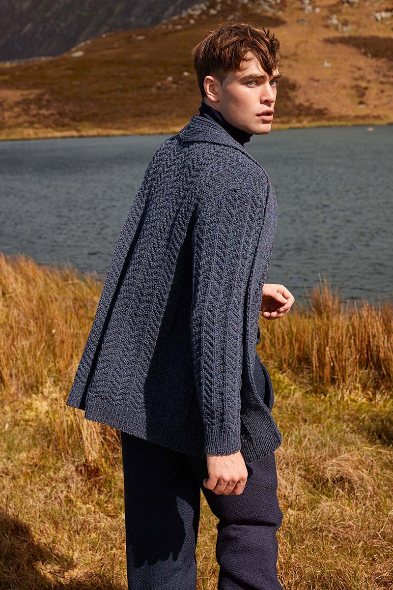 Strickset Herrenstrickjacke Aus Donegal Woolen Spun Von Lang Yarns 3 Strickset Herrenstrickjacke Aus Donegal Woolen Spun Von Lang Yarns – Bild 3