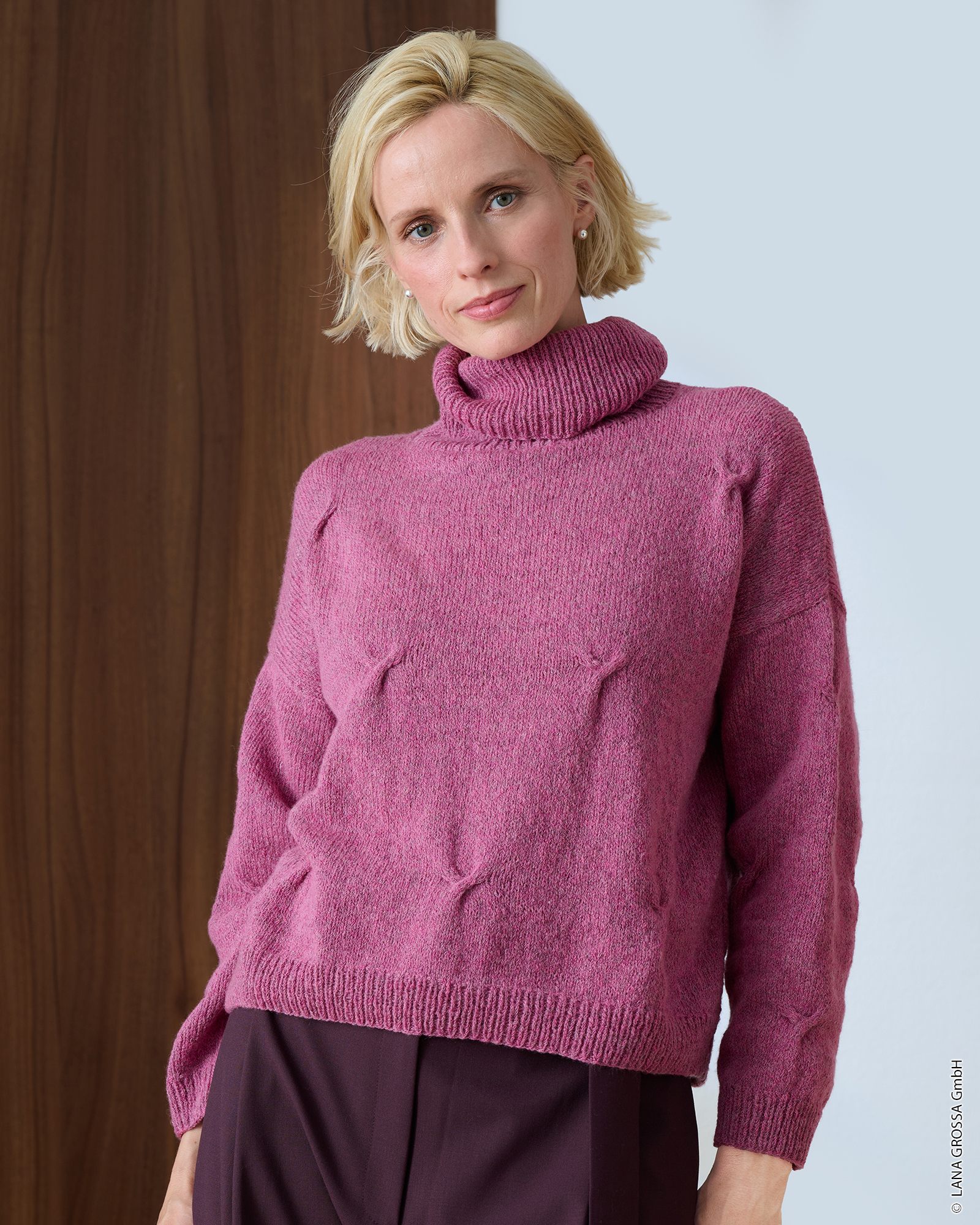 Strickset Pullover Mit Zöpfen Aus Cashmere 16 Fine Von Lana Grossa 1 Strickset Pullover Mit Zöpfen Aus Cashmere 16 Fine Von Lana Grossa