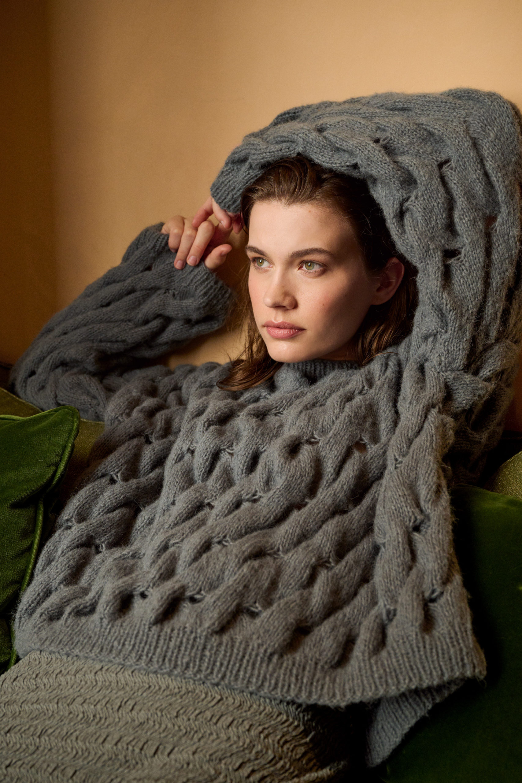 Strickset Zopfmuster-Pullunder Aus Nebbia Von Lana Grossa 1 Strickset Zopfmuster-Pullunder Aus Nebbia Von Lana Grossa