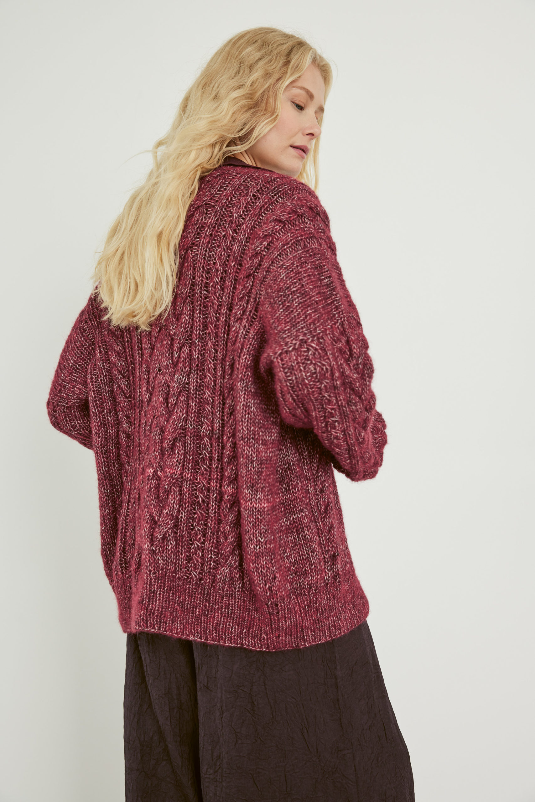 Strickset Cardigan Aus Natural Alpaca Pelo Von Lana Grossa 3 Strickset Cardigan Aus Natural Alpaca Pelo Von Lana Grossa – Bild 3
