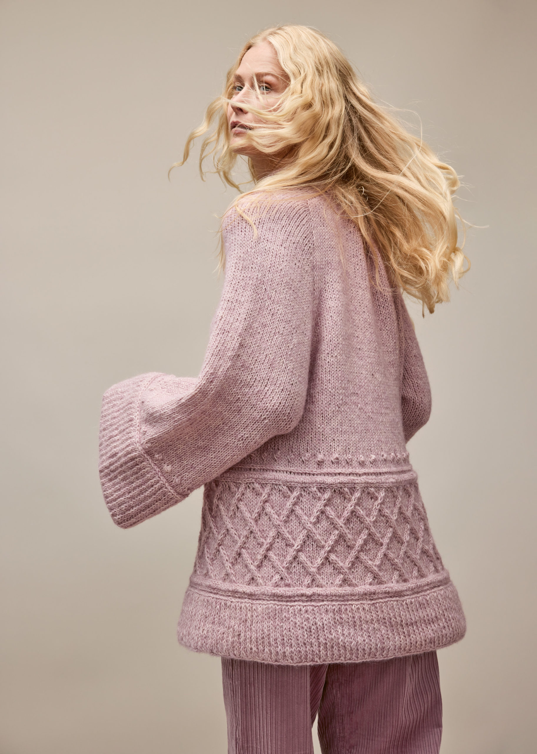 Strickset Pullover Aus Natural Alpaca Pelo Von Lana Grossa 3 Strickset Pullover Aus Natural Alpaca Pelo Von Lana Grossa – Bild 3