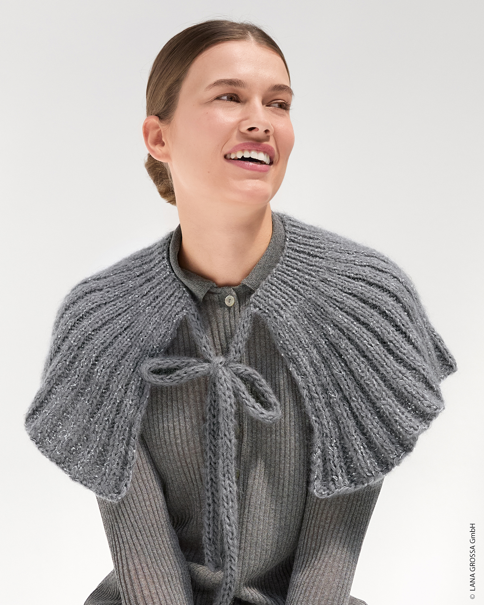Strickset Cape Mit Bindeband Aus Mohair Di Gio Und Glamour Von Lana Grossa 1 Strickset Cape Mit Bindeband Aus Mohair Di Gio Und Glamour Von Lana Grossa