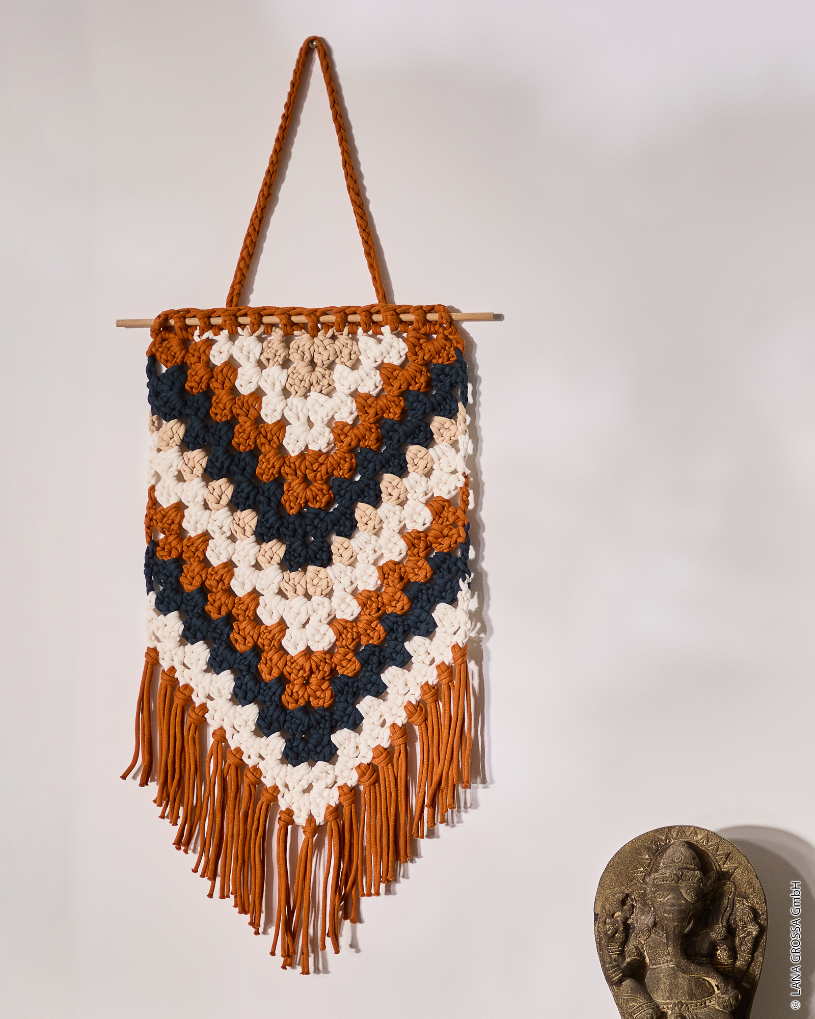 Strickset Wandbehang Im Stäbchenmuster Aus The Tube Von Lana Grossa 1 Strickset Wandbehang Im Stäbchenmuster Aus The Tube Von Lana Grossa